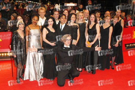 Wim Wenders mit Cast und Crew von 'Pina'