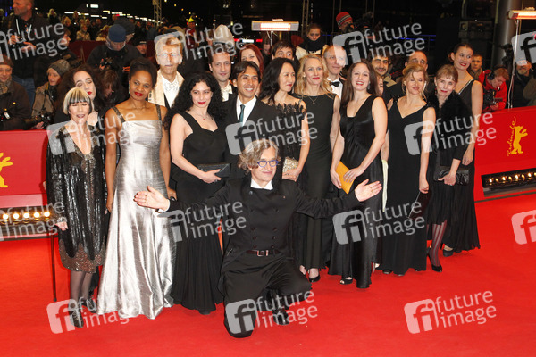 Wim Wenders mit Cast und Crew von 'Pina'