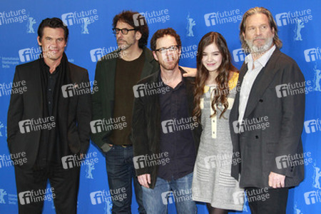 Josh Brolin, Joel Coen, Ethan Coen, Hailee Steinfeld, Jeff Bridges