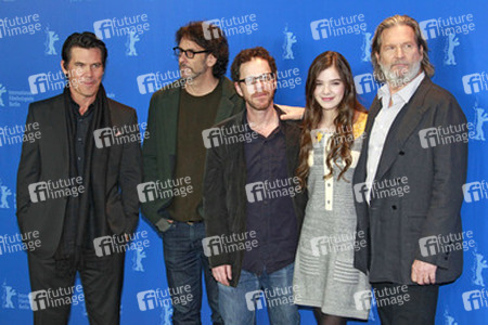 Josh Brolin, Joel Coen, Ethan Coen, Hailee Steinfeld, Jeff Bridges