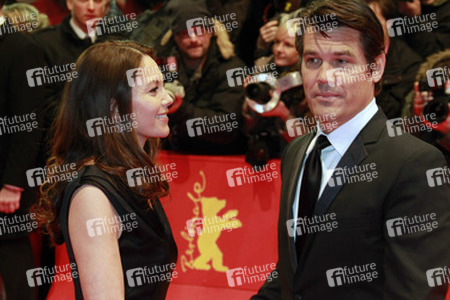 Diane Lane, Josh Brolin