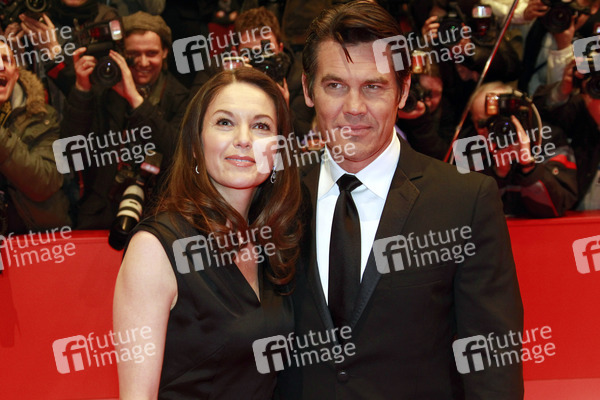 Diane Lane, Josh Brolin
