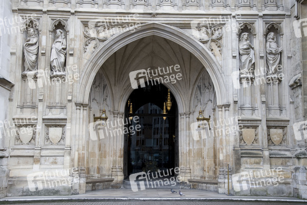 Westminster Abbey Eingang durch den das Paar nach der Trauung gehen wird / Westminster Abbey, entrance that William and Kate will leave after being married