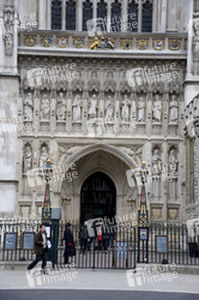 Westminster Abbey Eingang durch den das Paar nach der Trauung gehen wird / Westminster Abbey, entrance that William and Kate will leave after being married