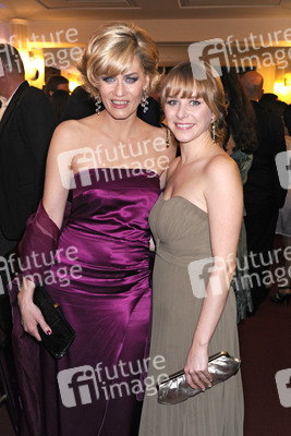 Gesine Cukrowski, Jasmin Schwiers