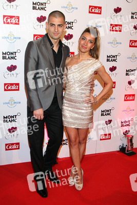 Mladen Petric mit Ehefrau Despina