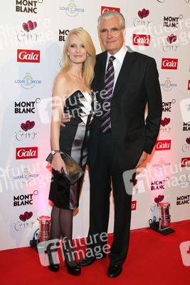 Mirja du Mont, Sky du Mont