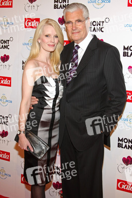 Mirja du Mont, Sky du Mont