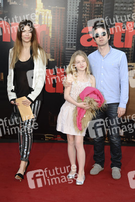Noel Gallagher (Oasis) mit Freundin Sara MacDonald und Tochter Molly