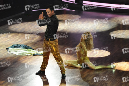 Thomas Karaoglan, Sarah Latton