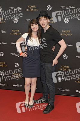 Jamila Saab, Tino Mewes