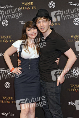 Jamila Saab, Tino Mewes