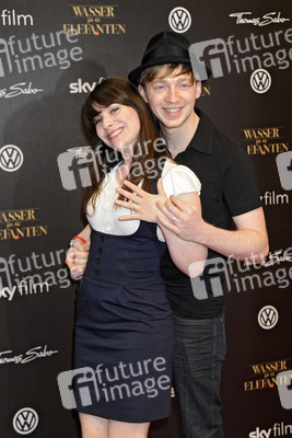 Jamila Saab, Tino Mewes