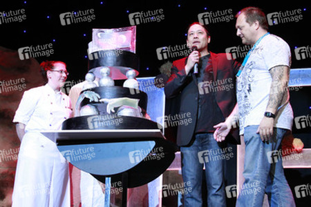 Garrett Wang, Dirk Bartholomä