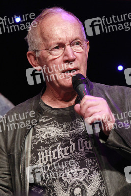 Lance Henriksen