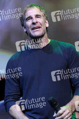 Scott Bakula