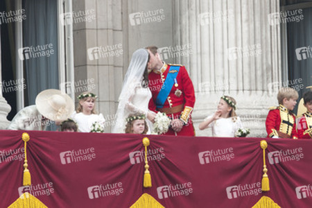 Camilla, Eliza Lopes, Margarita Armstrong-Jones, Grace Van Cutsem, Prinz William und Prinzessin Catherine, Lady Louise Windsor, Tom Pettifer, William Lowther-Pinkerton
