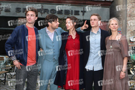 Friedrich Mücke, Christian Friedel, Peri Baumeister, Matthias Schweighöfer, Susanne Bormann