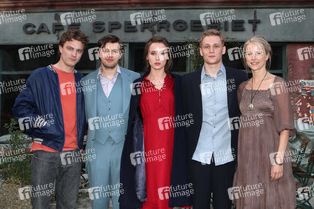 Friedrich Mücke, Christian Friedel, Peri Baumeister, Matthias Schweighöfer, Susanne Bormann