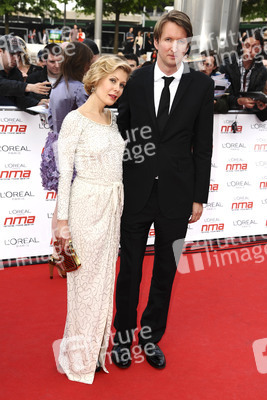 Tom Hooper mit Begleitung