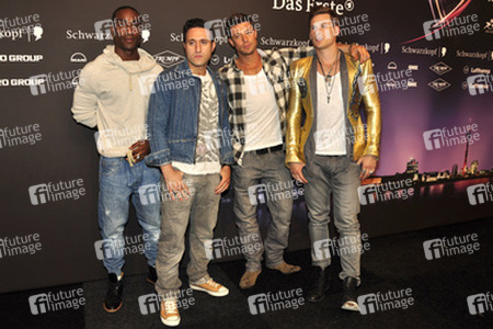 Simon Webbe, Antony Costa, Duncan James und Lee Ryan von Blue (Vereinigtes Königreich Großbritannien und Nordirland)