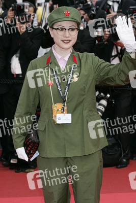 Premierengast in chinesischer Kommunisten Uniform