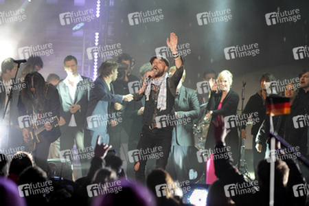 Jan Plewka (Selig) mit den Gästen der Grand Prix Party