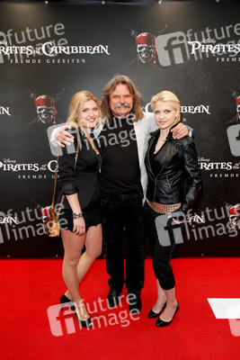 Leslie Mandoki mit Töchtern Lara und Julia