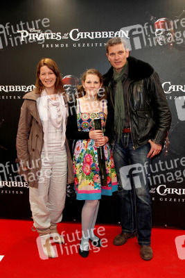 Götz Otto mit Gattin Sabine und Tochter Paula