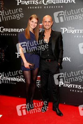 Peyman Amin mit Freundin Miriam Mack