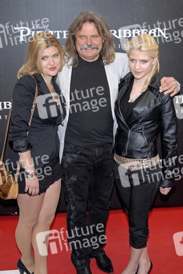 Leslie Mandoki mit Töchtern Lara und Julia