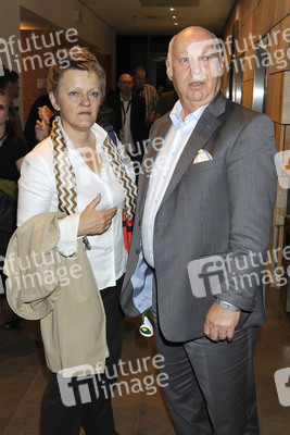 Renate Künast mit Begleitung