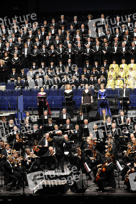 Christoph Eschenbach mit Orchester und Chor