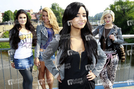 Selina Herrero, Ronja Hilbig, Gabriella 'Gabby' De Almeida Rinne, Leonore 'Leo' Bartsch (Queensberry)