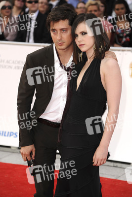 Carl Barat (Dirty Pretty Things) mit Begleitung