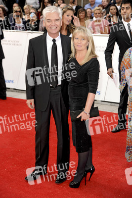 Phillip Schofield mit Begleitung