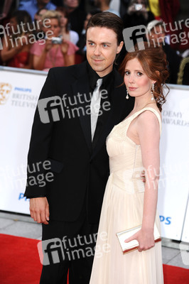 Amy Nuttall mit Begleitung