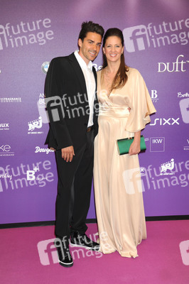 Dana Schweiger und Begleitung