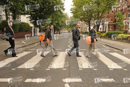 Die Band 'Mannschaft' vor den Abbey Road Studios