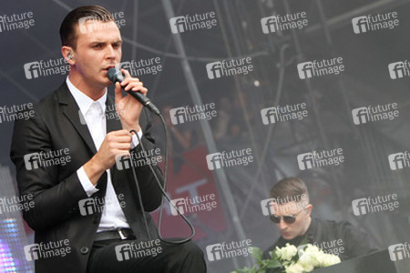 Theo Hutchcraft, Adam Anderson (Hurts)
