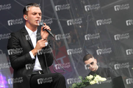 Theo Hutchcraft, Adam Anderson (Hurts)