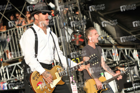 Mike Ness, Jonny 'Two Bags' Wickersham (Social Distortion)