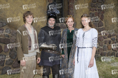 Jonas Nay, Uwe Kockisch, Katja Flint, Llewellyn Reichman