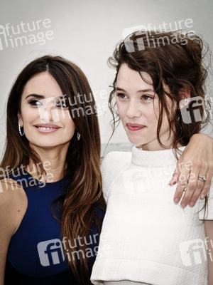 Penélope Cruz, Astrid-Berges Frisbey