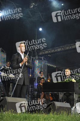 Theo Hutchcraft, Adam Anderson (Hurts)