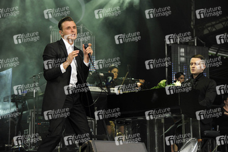 Theo Hutchcraft, Adam Anderson (Hurts)