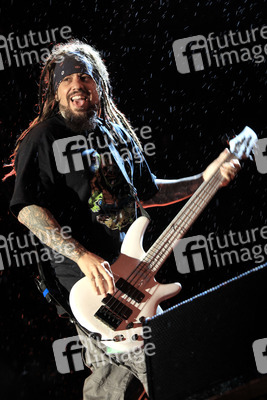 Reginald 'Fieldy' Arvizu (Korn)