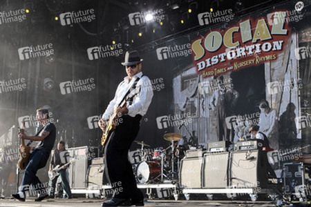 Jonny 'Two Bags' Wickersham, Brent Harding, Mike Ness (Social Distortion)