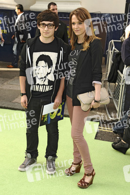 Craig Roberts mit Begleitung