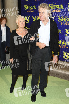 Judi Dench mit Begleitung